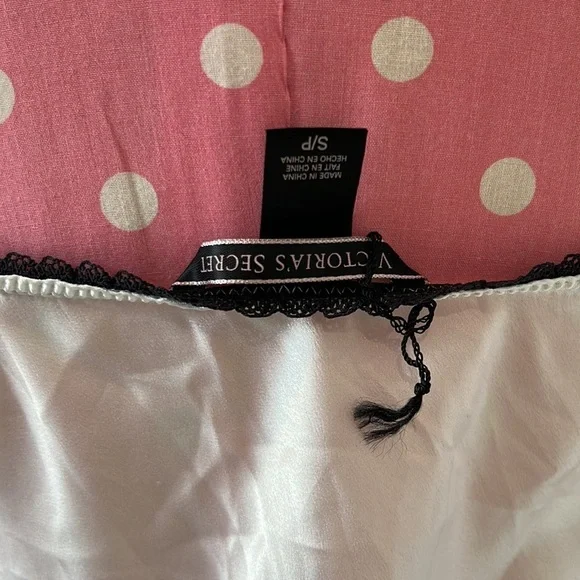 VICTORIA’S SECRET NEW WHITE & BLACK CAMISOLE size small - Picture 8 of 12
